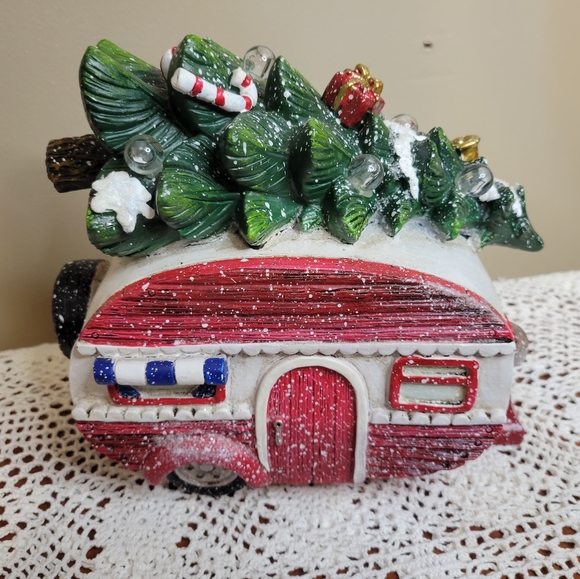 Adorable Christmas Camper with Flashing Lights 🥰 - Picture 10 of 12